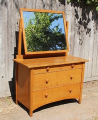 Original Gustav Stickley Harvey Ellis dresser chest with mirror, model 911.